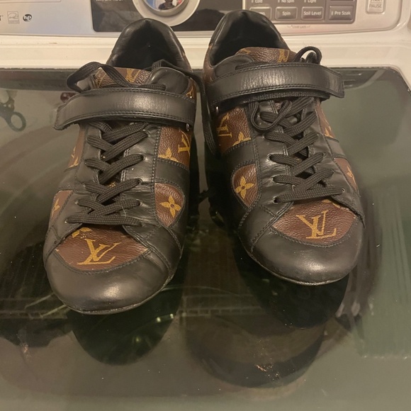 Louis Vuitton Men's Sneakers - Picture 4 of 11